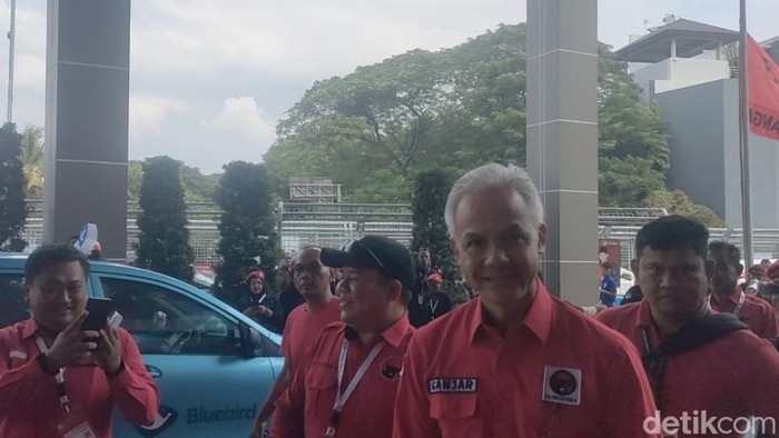 Ganjar Pranowo tiba di acara Rakernas PDIP di Ancol, Jakarta Utara, Jumat (24/5/2024). (Dwi R/detikcom)