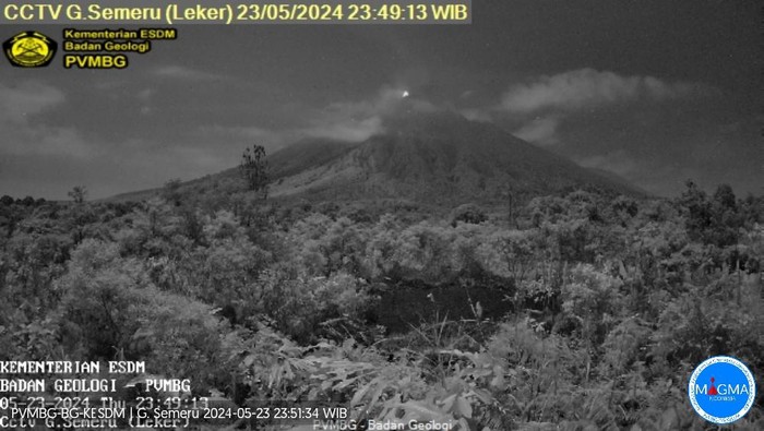 Gunung Semeru Erupsi 10 Kali dalam Sehari, Muntahkan Abu 1.000-500 Meter