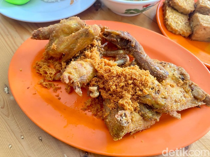 Gurihnya Juara! Ayam Kampung Goreng dan Bakar Legendaris ala ‘Borobudur’