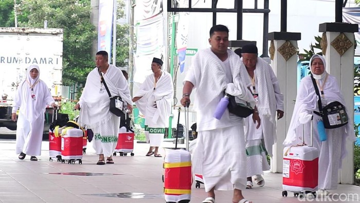 Jemaah calon haji Embarkasi Solo persiapan berangkat menuju Tanah Suci. Foto diunggah Jumat (24/5/2024).