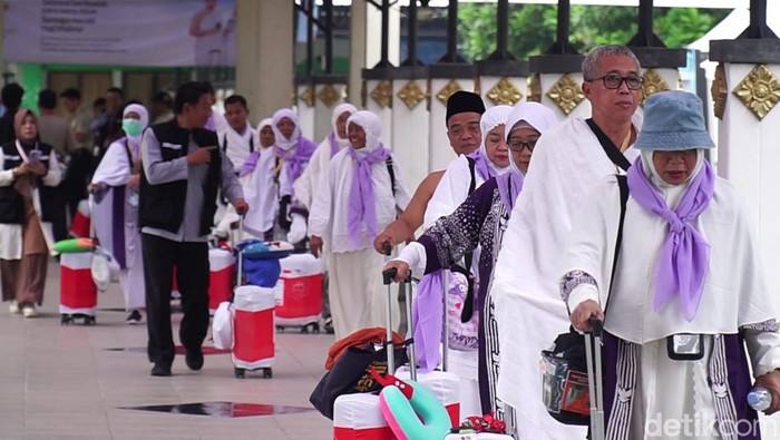 Jemaah calon haji Embarkasi Solo persiapan berangkat menuju Tanah Suci. Foto diunggah Jumat (24/5/2024).