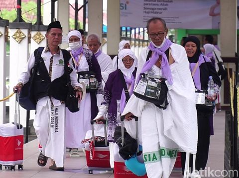 Jemaah calon haji Embarkasi Solo persiapan berangkat menuju Tanah Suci. Foto diunggah Jumat (24/5/2024).