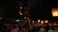 Acara berlangsung dengan indah ditutup dengan Festival Lampion Waisak yang diorganisir oleh Majelis Agama Buddha Mahanikaya Indonesia (MBMI).