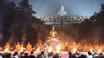 Indah! Ratusan Lampion Hiasi Borobudur di Malam Waisak 2024