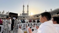 Jemaah haji Indonesia memanjatkan doa di Masjidil Haram, Makkah, Arab Saudi, Kamis (23/5/2024).