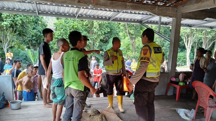 Jenazah Hajipa ditemukan anggota Polres OKU dan dibawa ke Rumah Sakit.