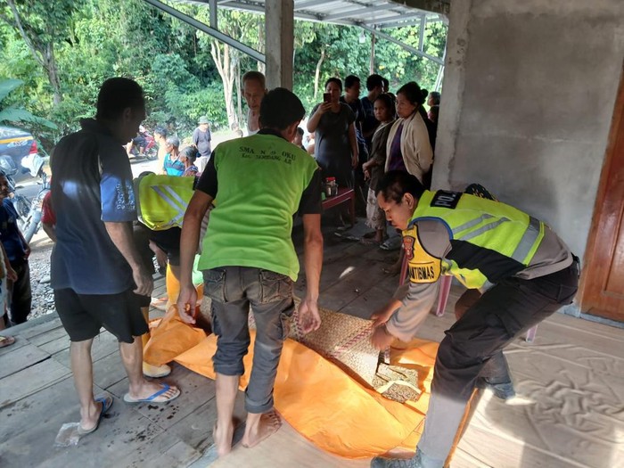 Jenazah Hajipa ditemukan anggota Polres OKU dan dibawa ke Rumah Sakit