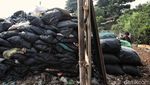 Jorok! Sampah Menumpuk di Joglo Timbulkan Bau Menyengat