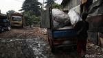 Jorok! Sampah Menumpuk di Joglo Timbulkan Bau Menyengat