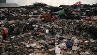 Begini kondisi tumpukan sampah di Gang Haji Mansyur, Joglo, Kembangan, Jakarta Barat, Jumat (24/5/2024).