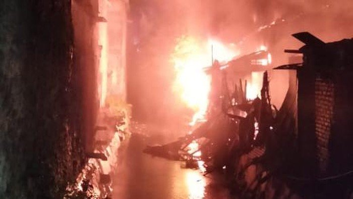 Kebakaran rumah di Gubeng Surabaya
