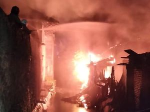 Celaka! Niat Usir Laba-laba Malah Bikin Rumah Dilahap Si Jago Merah