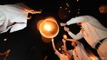 Keseruan Melepas Lampion di Candi Borobudur