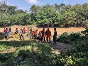 1 Korban Travel Terseret Banjir di OKU Ditemukan, Tim SAR Cari 3 Lainnya