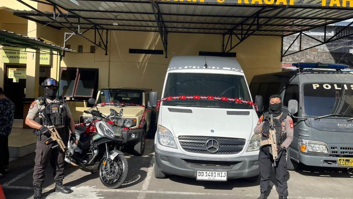 KPK kembali menyita 3 mobil mewah dan satu sepeda motor milik mantan Menteri Pertanian Syahrul Yasin Limpo (SYL) di Makassar, Sulawesi Selatan (Sulsel).