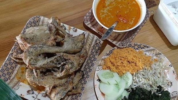 Kuliner Tulungagung: Ayam Lodho Pak Yusuf.