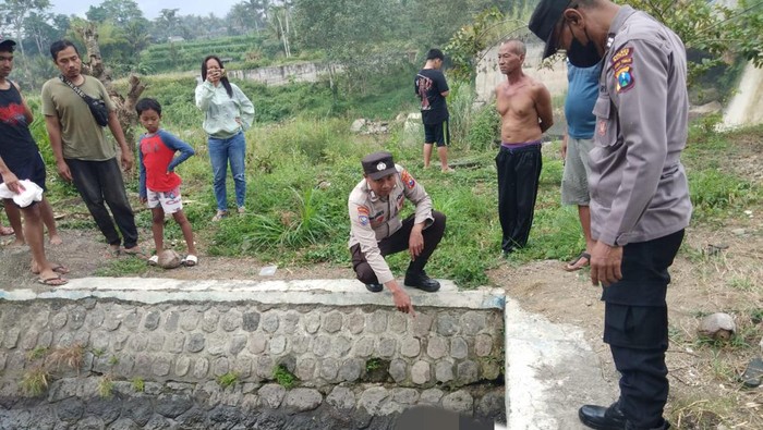 Lokasi penemuan mayat bayi di sungai Desa Ngadirenggo Kecamatan Wlingi, Kabupaten Blitar