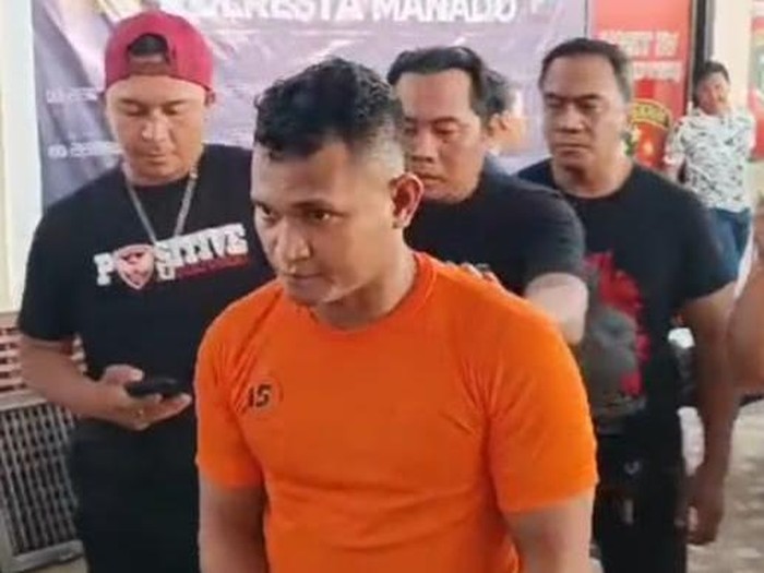 Karyawan swasta berinisial AYP (34) di Kota Manado, Sulawesi Utara (Sulut), ditangkap gegara memperkosa perawat wanita inisial SM (24) di dalam mobil.