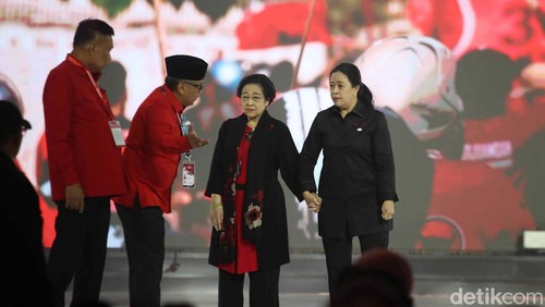 Ketua Umum PDIP Megawati Soekarnoputri resmi membuka Rakernas PDIP di Beach City Inti Stadium Ancol, Jakarta. Rakernas ini tidak dihadiri Presiden Jokowi.