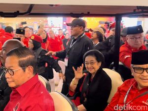 Megawati Tiba di Rakernas V PDIP, Keliling Pakai Mobil Golf