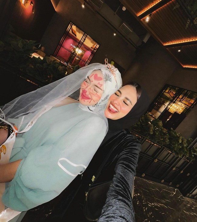 Melody Prima pun mengucapkan terima kasih kepada teman-teman yang telah memberikan kejutan bridal shower untuknya. Thank you so much for this crazy Bridal shower surprise! tulis Melody Prima di Instagram. Foto: Instagram @melodyprima