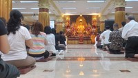Hari Waisak tentunya jadi momen yang ditunggu-tunggu oleh para umat Buddha, Wihara Ekayana Arama yang terletak di Jakarta Barat jadi pusat para umat Buddha merayakan Hari Waisak 2568 BE dengan berbagai rangkaian untuk mengenang sang Sidharta Gautama.