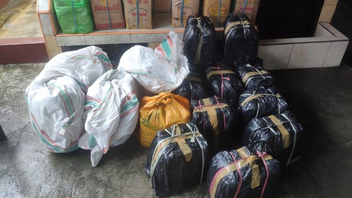 Miras jenis sopi diamankan polisi di Ambon.
