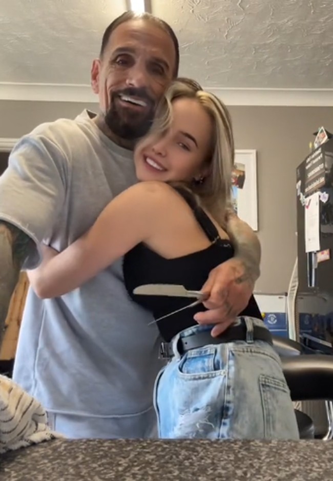 “Aku berharap orang-orang tahu bahwa cinta tidak mengenal batasan usia, ujar Nikeisha dalam sebuah wawancara dengan Whats The Jam. “Kami jatuh cinta satu sama lain, tidak ada yang aneh tentang itu,” tambahnya. Foto: dok. TikTok @nikeishalouise