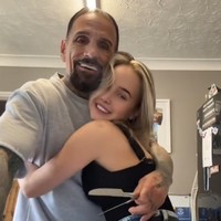 “Aku berharap orang-orang tahu bahwa cinta tidak mengenal batasan usia, ujar Nikeisha dalam sebuah wawancara dengan Whats The Jam. “Kami jatuh cinta satu sama lain, tidak ada yang aneh tentang itu,” tambahnya. Foto: dok. TikTok @nikeishalouise