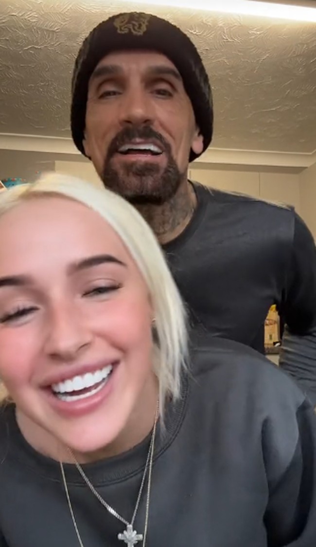 Kisah cinta antara Nikeisha dan Dimitrios yang tidak biasa ini menjadi bukti bahwa cinta bisa datang dari mana saja dan tidak terikat oleh batasan usia. Meski banyak yang mengkritik, tidak sedikit juga yang memuji hubungan mereka. “Tampak kisah cinta yang nyata,” puji salah satu netizen. Foto: dok. TikTok @nikeishalouise