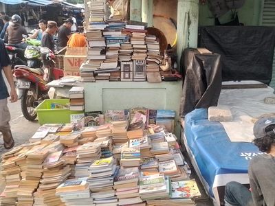 Pasar Loak Kebayoran Lama Jadi Alternatif Wisata Belanja di Jakarta