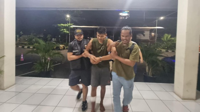 Penangkapan Dramatis Tersangka Penikaman Ustaz di Jakarta Barat