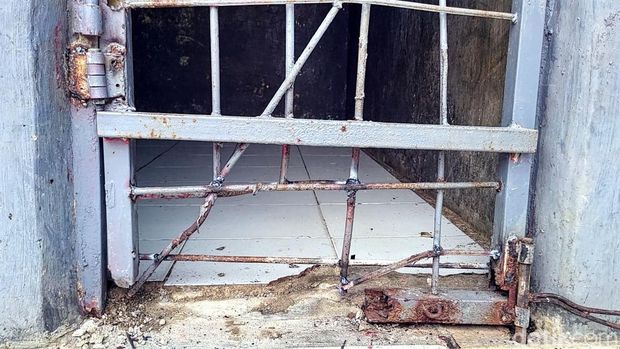 Penampakan Celah Sempit Tempat Opa Kabur Dari Ruang Isolasi Panti di Sukabumi