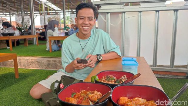 Penampakan Seblak Bangsat Seuhah yang viral di Ciamis