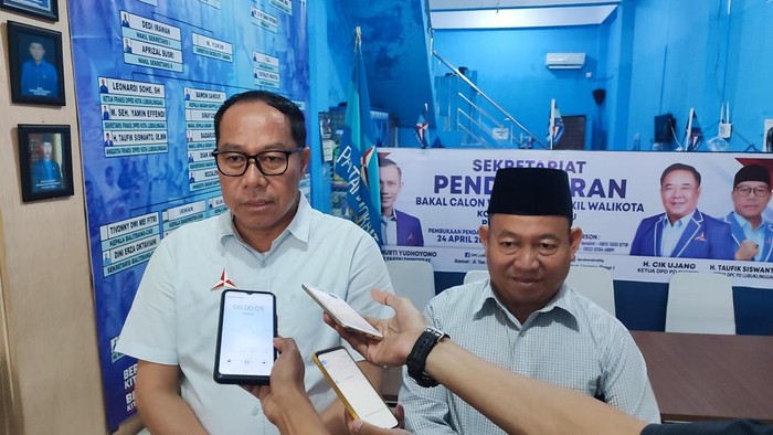 Rachmat dan Imam Senen saat mendatangi Partai Demokrat Lubuklinggau.