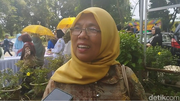 Syahmawati Purba, tante dari Imam Maulana Purba saat diwawancarai.(Finta Rahyuni/detikSumut)