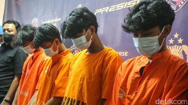 Tampang Begal Motor di Bekasi yang Sasar Anak dan Wanita Tampang Begal Motor di Bekasi yang Sasar Anak dan Wanita