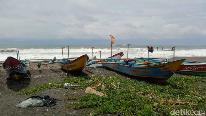 Pantai Genjik, Desa Kertojayan, Kecamatan Grabag, Purworejo. 1 orang dilaporkan hilang terseret ombak saat bermain pada Jumat (24/5/2024).