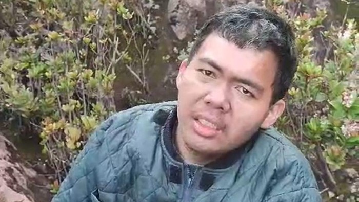 Vikky saat ditemukan Tim BBTNKS usai dilaporkan tersesat di jalur turun dari Tugu Yudha Gunung Kerinci