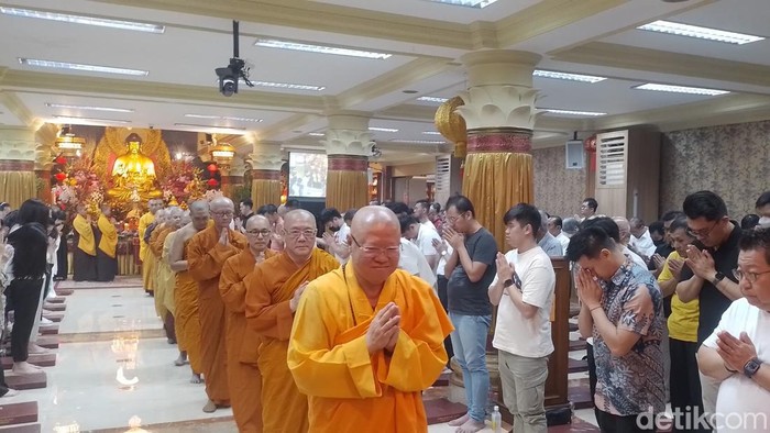 Waisak di Wihara Ekayana Arama, Jakarta Barat