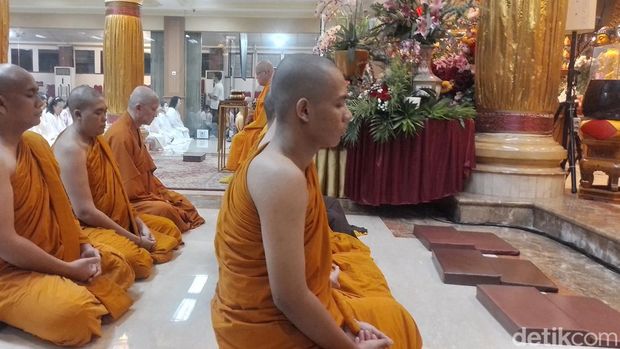 Waisak di Wihara Ekayana Arama, Jakarta Barat