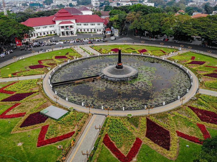 Wajah Baru Alun-Alun Tugu Malang