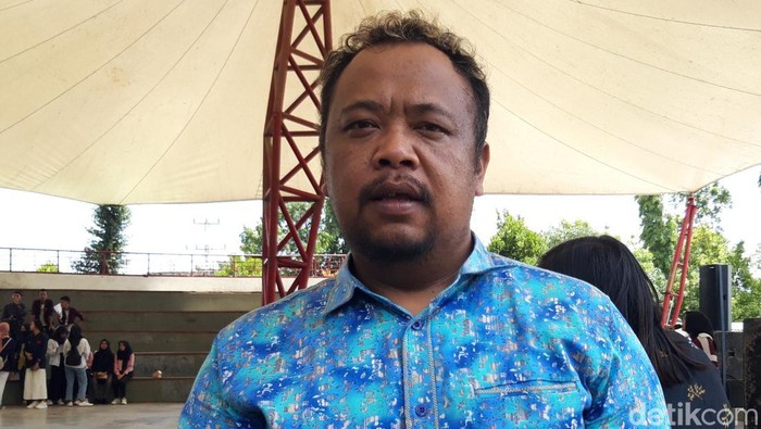 Abah Lala Ojo Dibandingke.