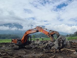 BNPB Akan Ledakkan Batu-batu Besar Dampak Galodo Gunung Marapi