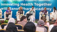 (Ki-ka) Pharmacy expertise, apt. Lusy Noviani, MM; CEO SwipeRx, Farouk Meralli; Head of Sanofi CHC ASEA, Maria Valentina Sposito; Ketua PD IAI DKI Jakarta, apt. Drs. Muhamad Yamin, M.Farm; figur publik, Melanie Putria dalam konferensi pers Sanofi PharmAcademy 2.0, Jakarta, Sabtu (25/5).