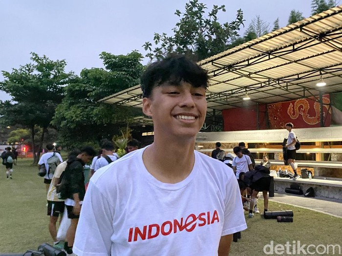 Diego Sinathrya mengikuti pemusatan latihan Timnas Indonesia U-16 di Lapangan Yogyakarta İndependent School, Kabupaten Sleman, DIY, Sabtu (25/5/2024).