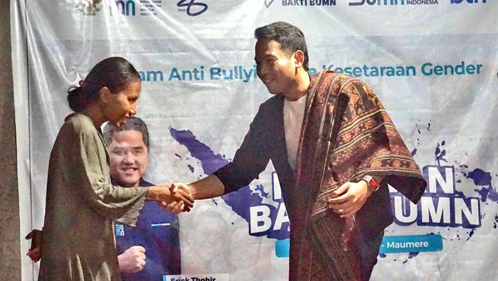 Edukasi Relawan BUMN untuk Lawan Bullying di NTT Relawan Bakti BUMN bersama BTN kembali bergerak melawan bullying dengan mengedukasi anak dan orang tua di Desa Magepanda bersama 10 Relawan Bakti BUMN Batch V di Maumere, Nusa Tenggara Timur.