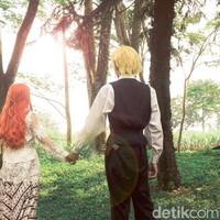 Dia juga mengucapkan reaksi petugas KUA yang melihat ia dan Andre memakai kostum bak karakter One Piece ketika hendak akad nikah. Penampilan mereka bagi petugas KUA jarang terjadi. Petugas KUA cukup terkejut dan takjub sih. Kalau dari keluarga Andre sangat menerima kalau dari keluarga saya yang datang cuma mama dan kakek, untuk kakek sepertinya tidak begitu keberatan kalau mama dari awal ketemu di sana sudah cemberut murang dan tidak mau di dekati. Satu keluarga bahkan foto dan bahagia (keluarganya Andre), jelasnya. Foto: Dok. pribadi Isabel Nurani Kasih.