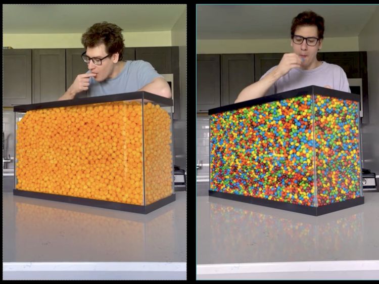 Gokil! TikToker Ini Melahap Camilan dalam Kotak Akuarium 100 Liter