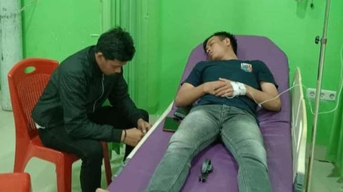 Hendri Jatong menjalani perawatan medis di RSUD Jeneponto usai dipukul.